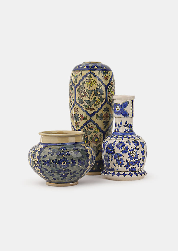 100417. Oriental Vase Set